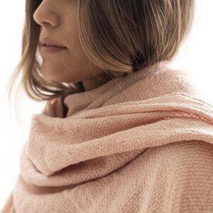 SHAWL IBINA (NUDE) (MERINO WOOL , BABY LLAMA AND COTTON)